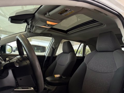 Pre-Owned Super White 2019 Toyota RAV4 XLE FWD - photo 16 - Stock #B5627