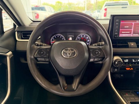 Pre-Owned Super White 2019 Toyota RAV4 XLE FWD - photo 21 - Stock #B5627