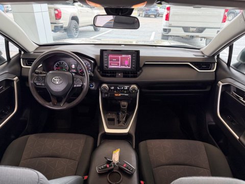Pre-Owned Super White 2019 Toyota RAV4 XLE FWD - photo 22 - Stock #B5627