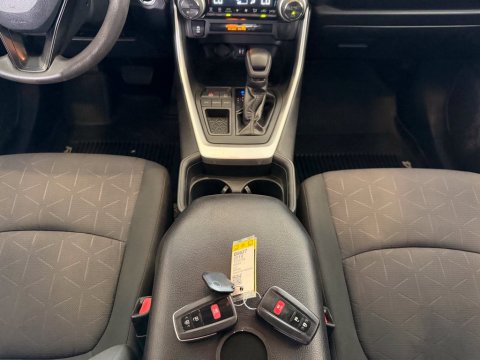 Pre-Owned Super White 2019 Toyota RAV4 XLE FWD - photo 23 - Stock #B5627