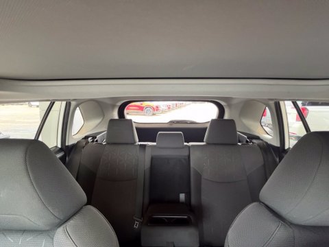 Pre-Owned Super White 2019 Toyota RAV4 XLE FWD - photo 28 - Stock #B5627