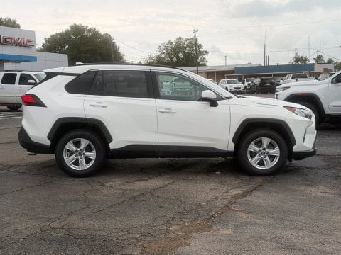 Pre-Owned Super White 2019 Toyota RAV4 XLE FWD - photo 5 - Stock #B5627