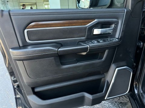 Pre-Owned Diamond Black Crystal Pearlcoat 2022 Ram 2500 Laramie 4WD - photo 11 - Stock #260888A
