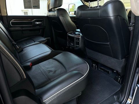 Pre-Owned Diamond Black Crystal Pearlcoat 2022 Ram 2500 Laramie 4WD - photo 18 - Stock #260888A
