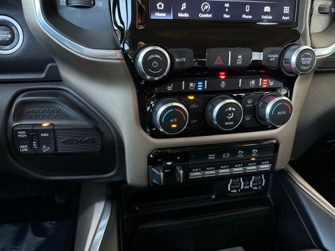 Pre-Owned Diamond Black Crystal Pearlcoat 2022 Ram 2500 Laramie 4WD - photo 25 - Stock #260888A