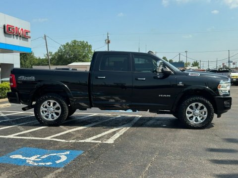 Pre-Owned Diamond Black Crystal Pearlcoat 2022 Ram 2500 Laramie 4WD - photo 4 - Stock #260888A