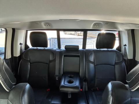 Pre-Owned Billet Silver Metallic Clearcoat 2024 Ram 2500 Laramie 4WD - photo 26 - Stock #A1065