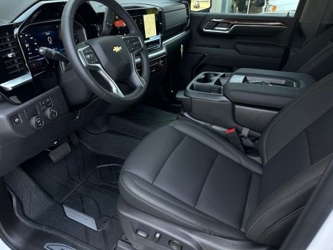 New Summit White 2026 Chevrolet Silverado 1500 LT RWD - photo 9 - Stock #260945