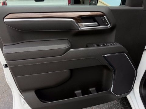 New Summit White 2026 Chevrolet Silverado 1500 LT RWD - photo 11 - Stock #261278
