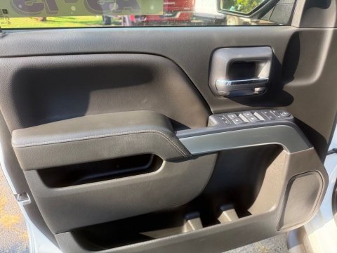 Pre-Owned Iridescent Pearl Tricoat 2018 Chevrolet Silverado 1500 LT RWD - photo 12 - Stock #X2526