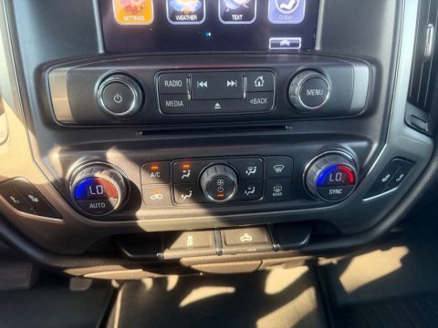 Pre-Owned Iridescent Pearl Tricoat 2018 Chevrolet Silverado 1500 LT RWD - photo 26 - Stock #X2526