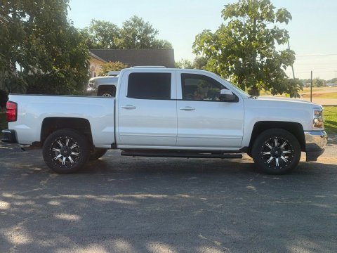 Pre-Owned Iridescent Pearl Tricoat 2018 Chevrolet Silverado 1500 LT RWD - photo 4 - Stock #X2526