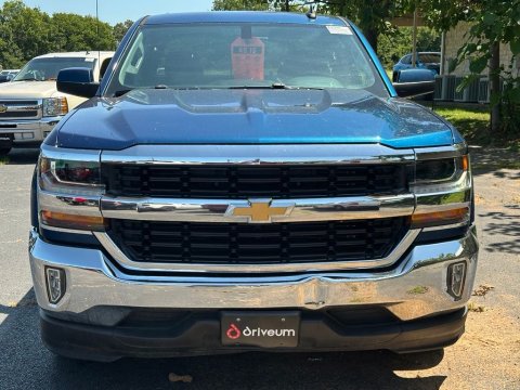 Pre-Owned Deep Ocean Blue Metallic 2018 Chevrolet Silverado 1500 LT RWD - photo 2 - Stock #X2515