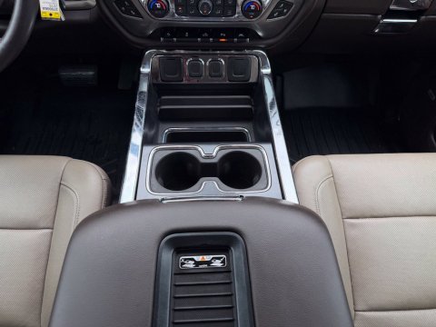 Pre-Owned Iridescent Pearl Tricoat 2018 Chevrolet Silverado 1500 LTZ RWD - photo 21 - Stock #270008A