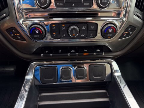 Pre-Owned Iridescent Pearl Tricoat 2018 Chevrolet Silverado 1500 LTZ RWD - photo 25 - Stock #270008A