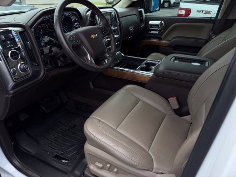 Pre-Owned Iridescent Pearl Tricoat 2018 Chevrolet Silverado 1500 LTZ RWD - photo 9 - Stock #270008A