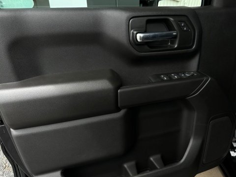 New Black 2026 Chevrolet Silverado 1500 Custom Trail Boss 4WD - photo 10 - Stock #261045