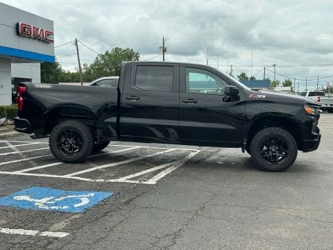 New Black 2026 Chevrolet Silverado 1500 Custom Trail Boss 4WD - photo 4 - Stock #261045
