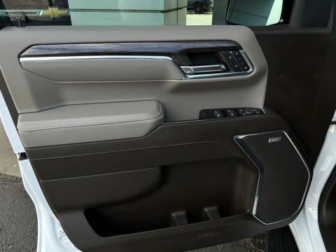 Pre-Owned Iridescent Pearl Tricoat 2024 Chevrolet Silverado 1500 LTZ 4WD - photo 11 - Stock #260686A