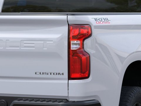 New Summit White 2026 Chevrolet Silverado 1500 Custom Trail Boss 4WD - photo 11 - Stock #261397