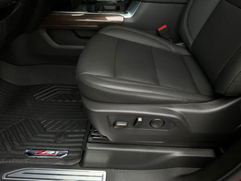 New Radiant Red Tintcoat 2026 Chevrolet Silverado 1500 RST 4WD - photo 11 - Stock #260746