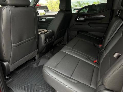 New Radiant Red Tintcoat 2026 Chevrolet Silverado 1500 RST 4WD - photo 14 - Stock #260746