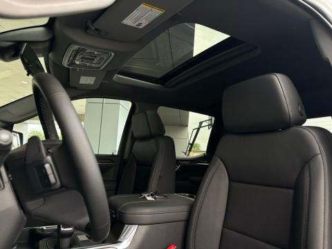 New Summit White 2026 Chevrolet Silverado 1500 LT Trail Boss 4WD - photo 13 - Stock #260756