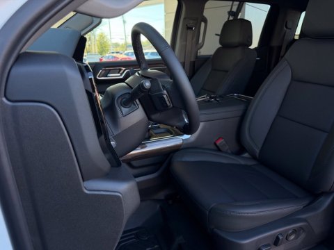 New Summit White 2026 Chevrolet Silverado 1500 LT Trail Boss 4WD - photo 13 - Stock #261418
