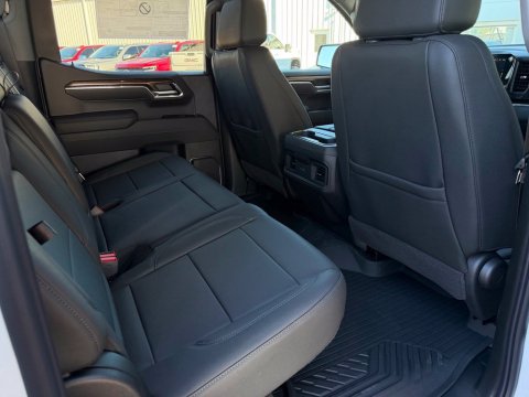 New Summit White 2026 Chevrolet Silverado 1500 LT Trail Boss 4WD - photo 18 - Stock #261418
