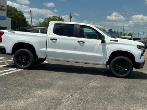 New Summit White 2026 Chevrolet Silverado 1500 LT Trail Boss 4WD - photo 4 - Stock #261068