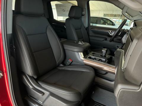 New Radiant Red Tintcoat 2026 Chevrolet Silverado 1500 LT Trail Boss 4WD - photo 16 - Stock #260745