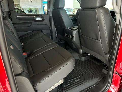 New Radiant Red Tintcoat 2026 Chevrolet Silverado 1500 LT Trail Boss 4WD - photo 17 - Stock #260745