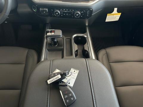 New Radiant Red Tintcoat 2026 Chevrolet Silverado 1500 LT Trail Boss 4WD - photo 20 - Stock #260745