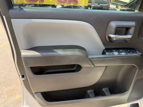 Pre-Owned Silver Ice Metallic 2018 Chevrolet Silverado 1500 Custom 4WD - photo 12 - Stock #X2545