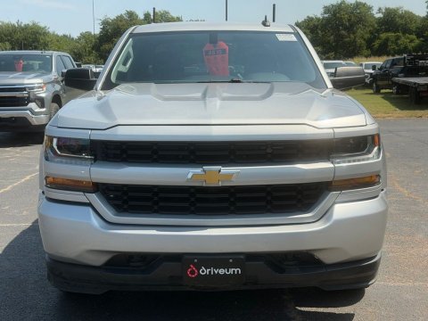 Pre-Owned Silver Ice Metallic 2018 Chevrolet Silverado 1500 Custom 4WD - photo 2 - Stock #X2545