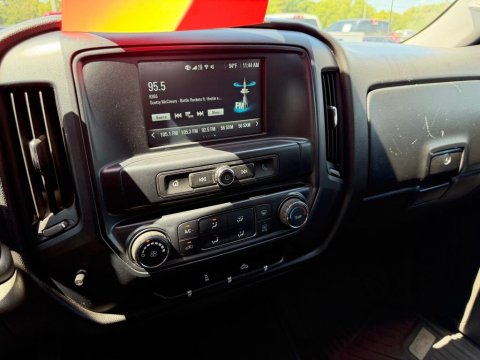 Pre-Owned Silver Ice Metallic 2018 Chevrolet Silverado 1500 Custom 4WD - photo 25 - Stock #X2545