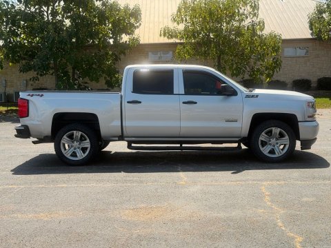 Pre-Owned Silver Ice Metallic 2018 Chevrolet Silverado 1500 Custom 4WD - photo 4 - Stock #X2545
