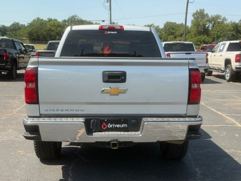 Pre-Owned Silver Ice Metallic 2018 Chevrolet Silverado 1500 Custom 4WD - photo 5 - Stock #X2545