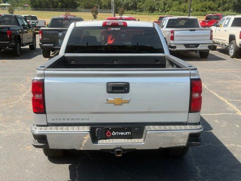 Pre-Owned Silver Ice Metallic 2018 Chevrolet Silverado 1500 Custom 4WD - photo 6 - Stock #X2545