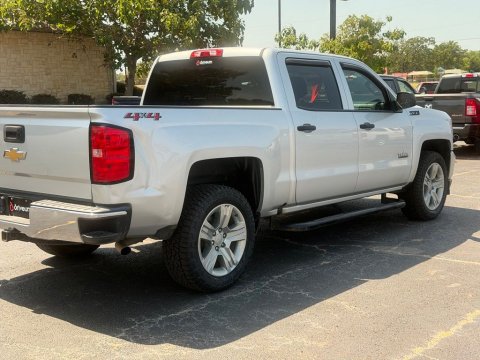 Pre-Owned Silver Ice Metallic 2018 Chevrolet Silverado 1500 Custom 4WD - photo 7 - Stock #X2545