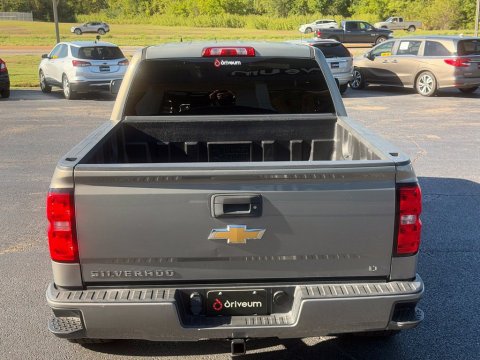Pre-Owned Pepperdust Metallic 2017 Chevrolet Silverado 1500 LT 4WD - photo 6 - Stock #X2591