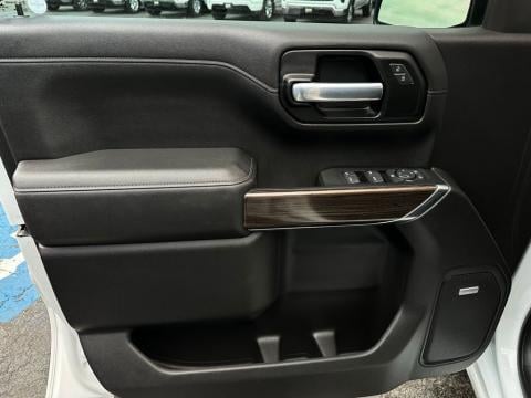Pre-Owned Iridescent Pearl Tricoat 2021 Chevrolet Silverado 1500 RST 4WD - photo 11 - Stock #260885A
