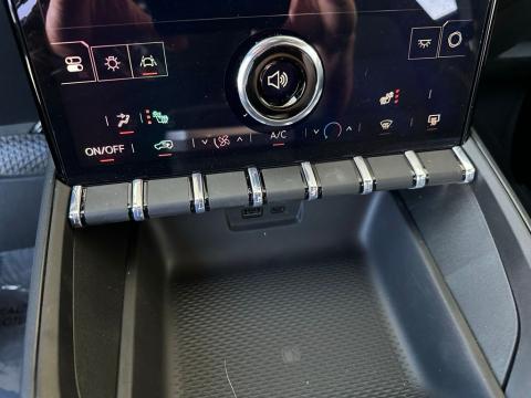 New Ebony Twilight Metallic 2026 GMC Terrain Elevation FWD - photo 25 - Stock #260759