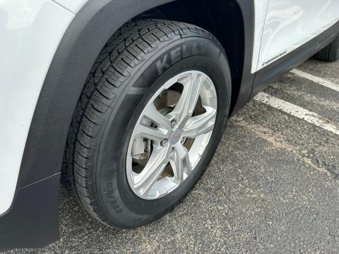 Pre-Owned Summit White 2024 GMC Terrain SLE FWD - photo 10 - Stock #260961A