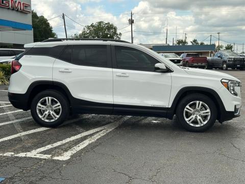 Pre-Owned Summit White 2024 GMC Terrain SLE FWD - photo 4 - Stock #260961A