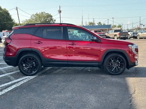Pre-Owned Volcanic Red Tintcoat 2024 GMC Terrain SLT AWD - photo 4 - Stock #260897B