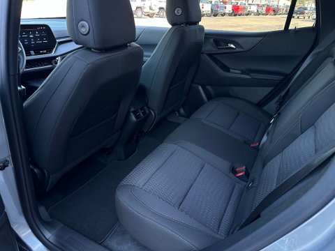 New Sterling Gray Metallic 2027 Chevrolet Equinox LT FWD - photo 15 - Stock #270002