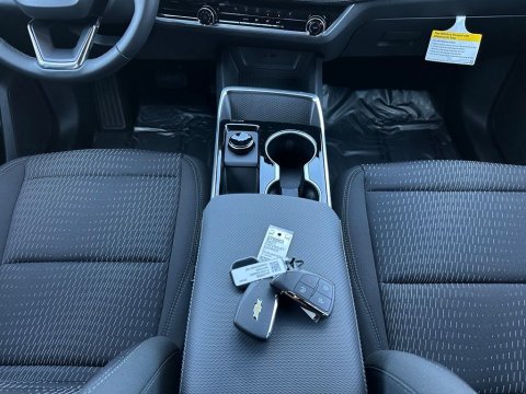 New Sterling Gray Metallic 2027 Chevrolet Equinox LT FWD - photo 21 - Stock #270002