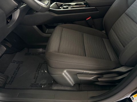 New Mosaic Black Metallic 2027 Chevrolet Equinox LT FWD - photo 12 - Stock #270016