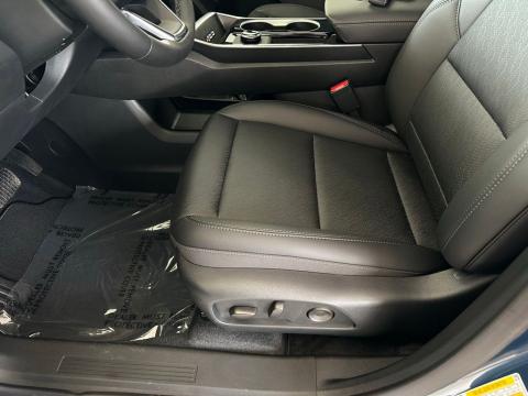 New Lakeshore Blue Metallic 2026 Chevrolet Equinox LT FWD - photo 12 - Stock #260997